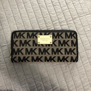 Michael Kors Wallet ✨